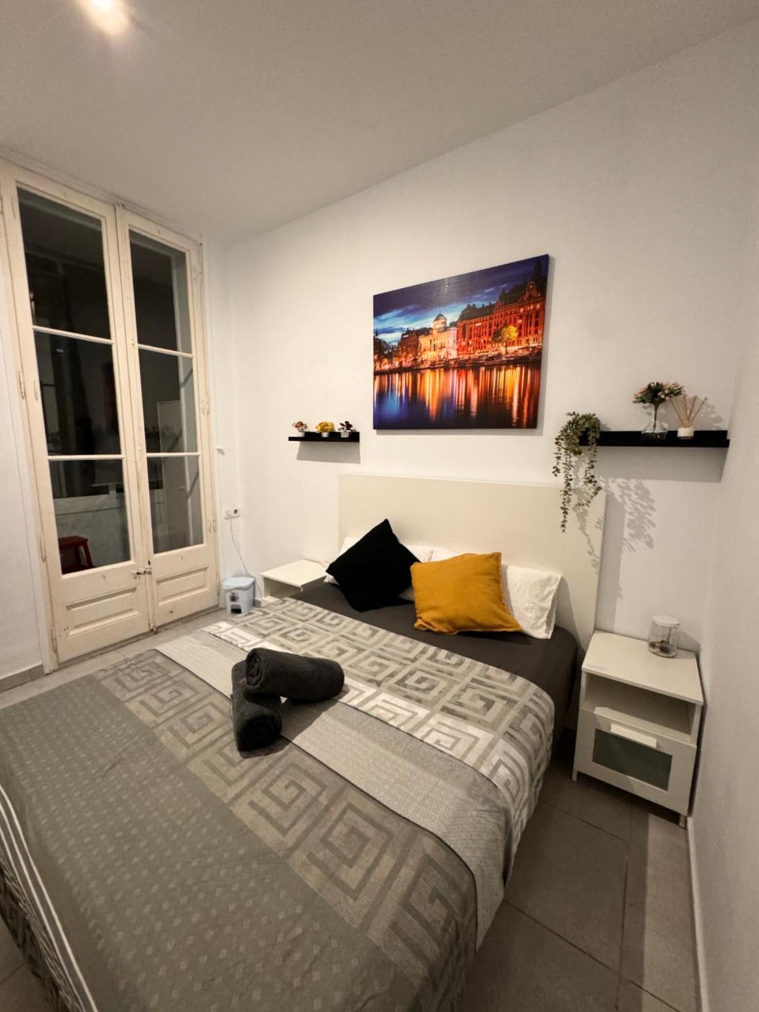 Rooms In Spacious Apartment In City Center Barcelona Exteriér fotografie