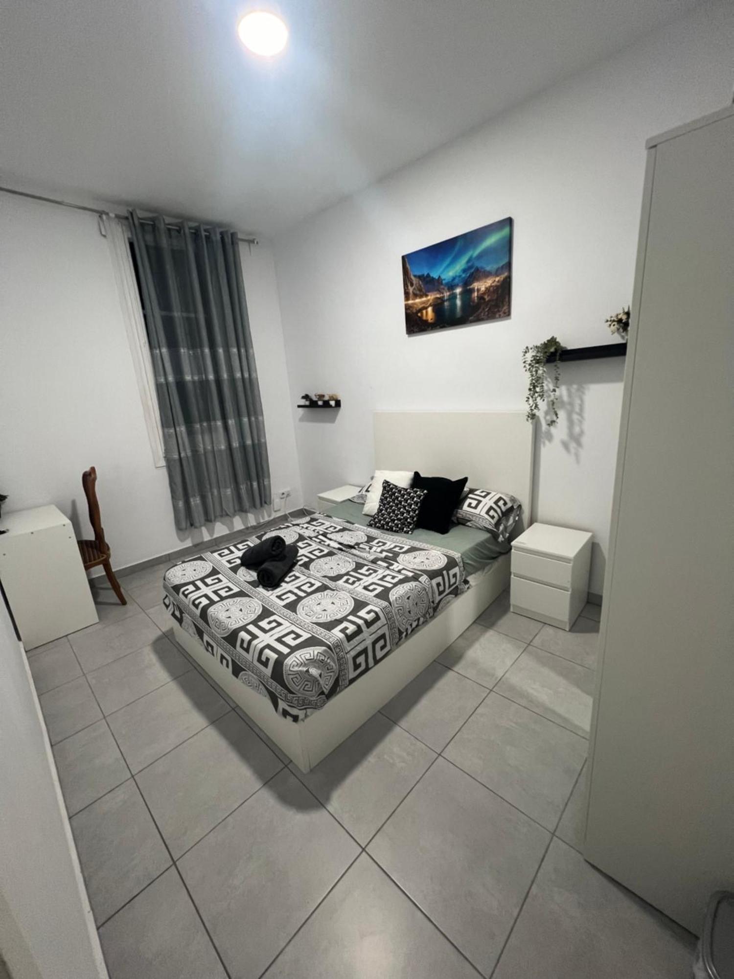 Rooms In Spacious Apartment In City Center Barcelona Exteriér fotografie